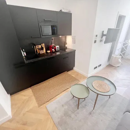 Bright Modern & Walkable *