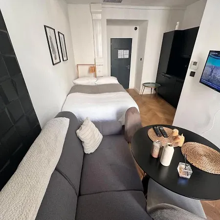 Apartment Bright Modern & Walkable
