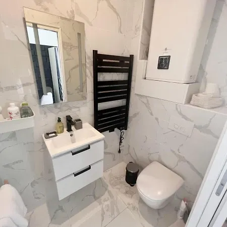 Bright Modern & Walkable