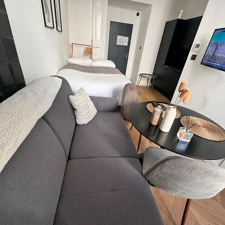 Apartment Bright Modern & Walkable Nice