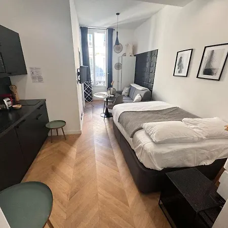Bright Modern & Walkable Apartment Nice